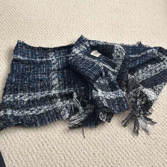 NWT-Burberry scarf🧣 - Picture 4 of 5